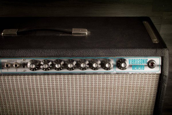 USED - Fender Vibrosonic Reverb Amplifer Manufactured In 1974 Online Sale